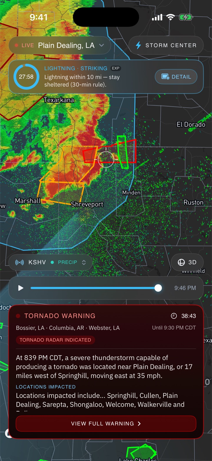 Before It Strikes home screen during a live tornado warning: heavy radar, the warning polygon, and an active lightning countdown.